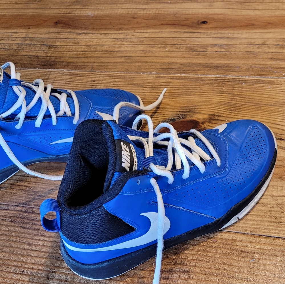 Kids' Nike Team Hustle D 7 Boys Basketball Shoe